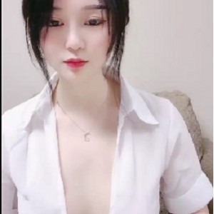 斗鱼高颜值美女尤物主播（喵小萌/温柔的蛋蛋)酸奶吃瓜事件